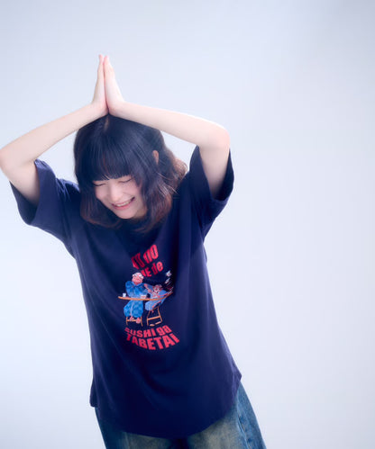 【半袖】『人の金で寿司が食べたい』back print T-shirt（navy）