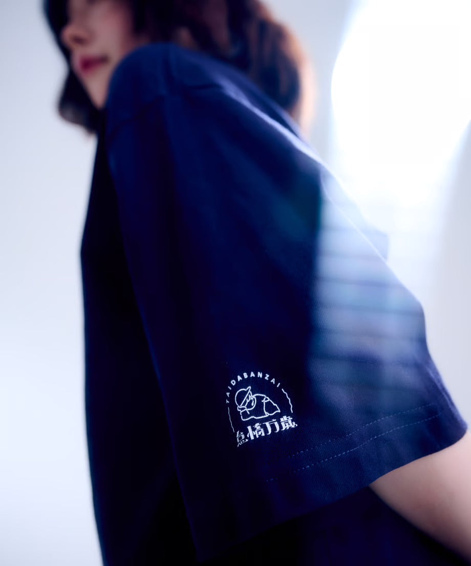 【半袖】『人の金で寿司が食べたい』back print T-shirt（navy）