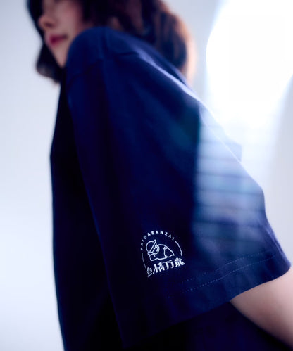 【半袖】『人の金で寿司が食べたい』back print T-shirt（navy）